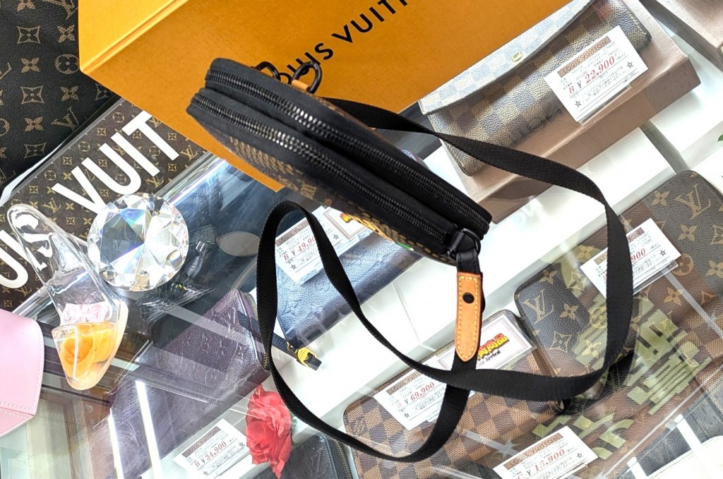 PXL_20251119_023946944