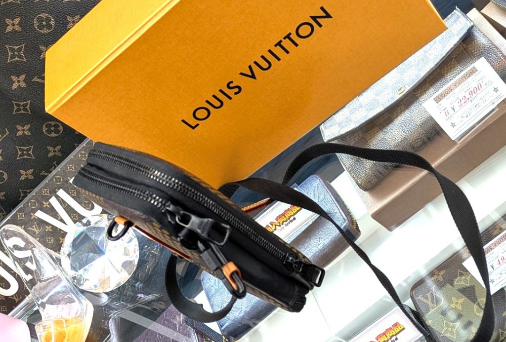 PXL_20251119_024007196