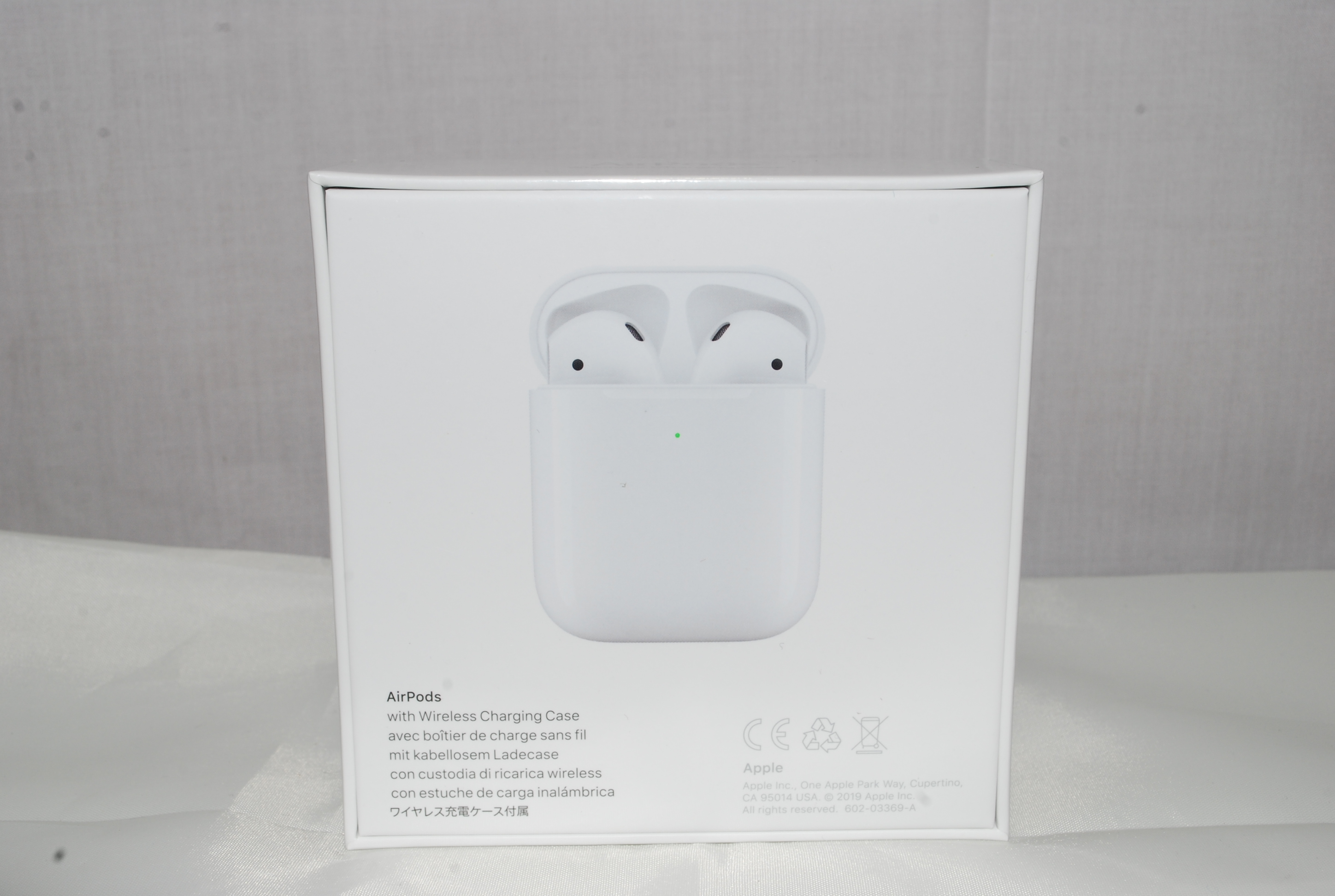 新入荷 アップル Apple AirPods エアーポッズ 第2世代 with